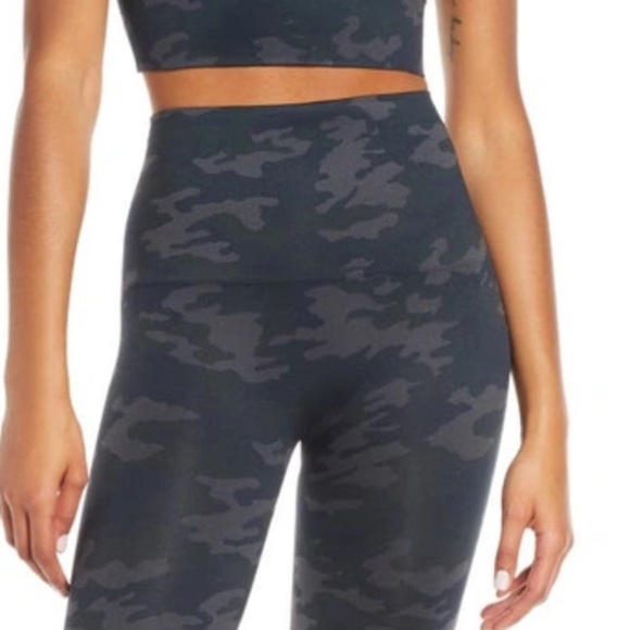 New SPANX Cropped Length Leggings - Picture 2 of 10